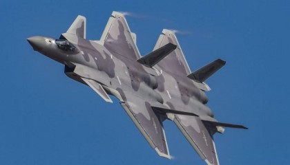 美国的担忧实现了？前盟友向中国买12架战机，还主动用人民币结算