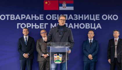 塞尔维亚三十二万抗议者怒吼：武契奇该下台！武契奇在震荡中能否稳住政权？