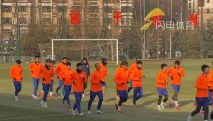 鲁媒：泰山队亚冠赛前训练五外援集结，刘彬彬、李源一、郑铮缺席
