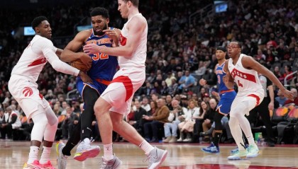 唐斯24+15中关键三分 巴雷特空砍30分尼克斯胜猛龙