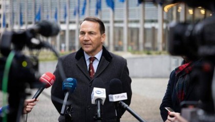 特朗普要卖乌克兰，波兰外长还威胁上了：放弃乌克兰等于放弃台湾