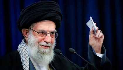 28：606，哈梅内伊被要求罢免，亲美派开始冒险，内奸被处以绞刑