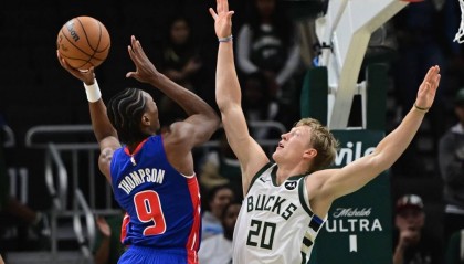 季前赛-格林22分坎宁安空砍26+6+6 雄鹿胜活塞