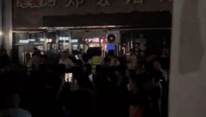 郑州“续面事件”面馆关门，老板引争议后致歉！快评：切忌“过早站队”，更不该“按键伤人”