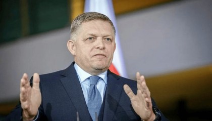 连中五枪的这国总理，访华！