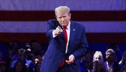 化纤头条 | 降息前夜，美元却受“围攻”？沙特官员：愿意尝试“石油人民币”！特朗普：不用美元就收100%关税