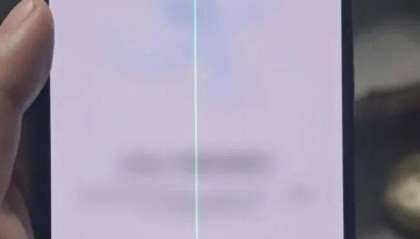 手机使用不到三年，屏幕突然出现绿线，用户质疑质量有问题，小米回应