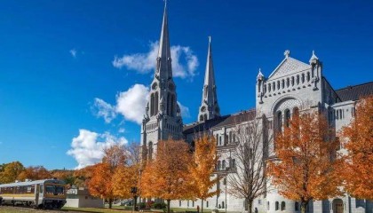 加税100%，中方开全球先例，特朗普火速改口：再给出1个月豁免期