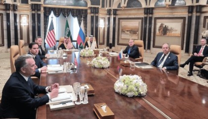 这张俄美会谈的图，让乌克兰和欧洲慌了！