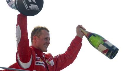 昔日F1“车王”舒马赫近乎植物人，妻子多年来变卖家产救治