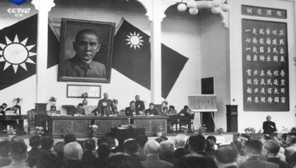 这些合影背后，是十余年的生死潜伏……