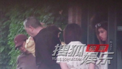 考古|冯小刚带女儿去陈思诚工作室！开个人账号还读影视专业，她也要“女承父业”吗？