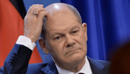 墙倒众人推！德国突发政治地震：6成德国人要求朔尔茨立即下台