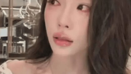 “迪迪不畏”直播落泪向黄子韬致歉，此前在直播中询问黄子韬 “你有想过和老婆离婚吗”