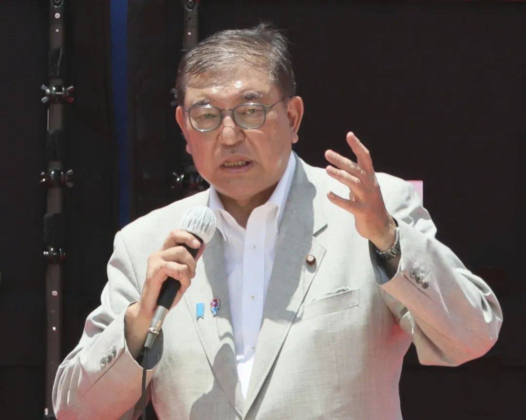 特朗普宣布征收日韩25%关税，日本首相回应：美方公布的信息令人遗憾，将继续谈判