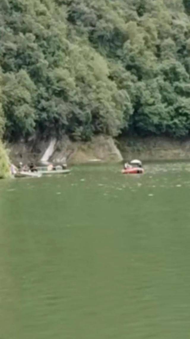 湖北一身家数千万元老板乘快艇到水库钓鱼落水失踪，搜寻14天仍未找到！当地公安：已展开调查