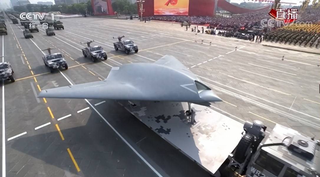 攻击-21正式登场:076与福建舰联手,开启电磁弹射无人机时代