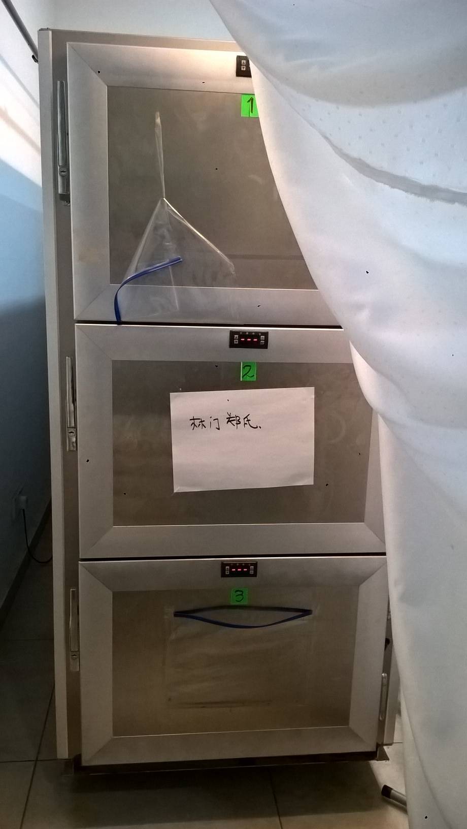 母亲葬礼上无名字 女儿写书为她“伸冤”