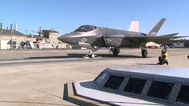 变天了，美国媒体首次公开承认，美海军在舰载机领域被福建舰击败