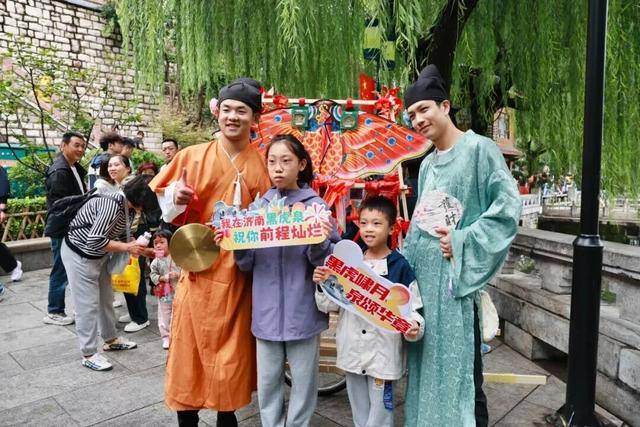 秋色满城 历下有约丨护城河畔美出圈！解锁历下限定秋日浪漫