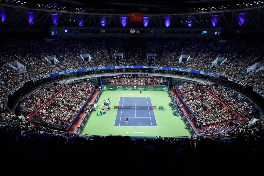 上海网球大师赛｜服止疼药、场边呕吐、多次治疗……德约科维奇拼出一场惨胜