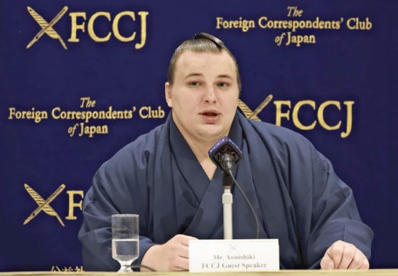 日媒:被问是否想回国从军,乌克兰相扑手回答称“让我们来聊相扑吧”