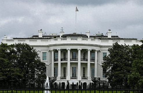 10天两万架飞机延误,机场6小时无人值守,美政府停摆将引发大乱,特朗普“甩锅”民主党