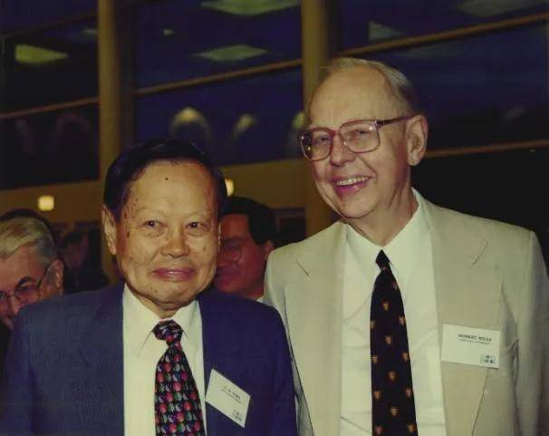 金灿荣：今日送别杨振宁，他的贡献已经远远超过诺贝尔奖