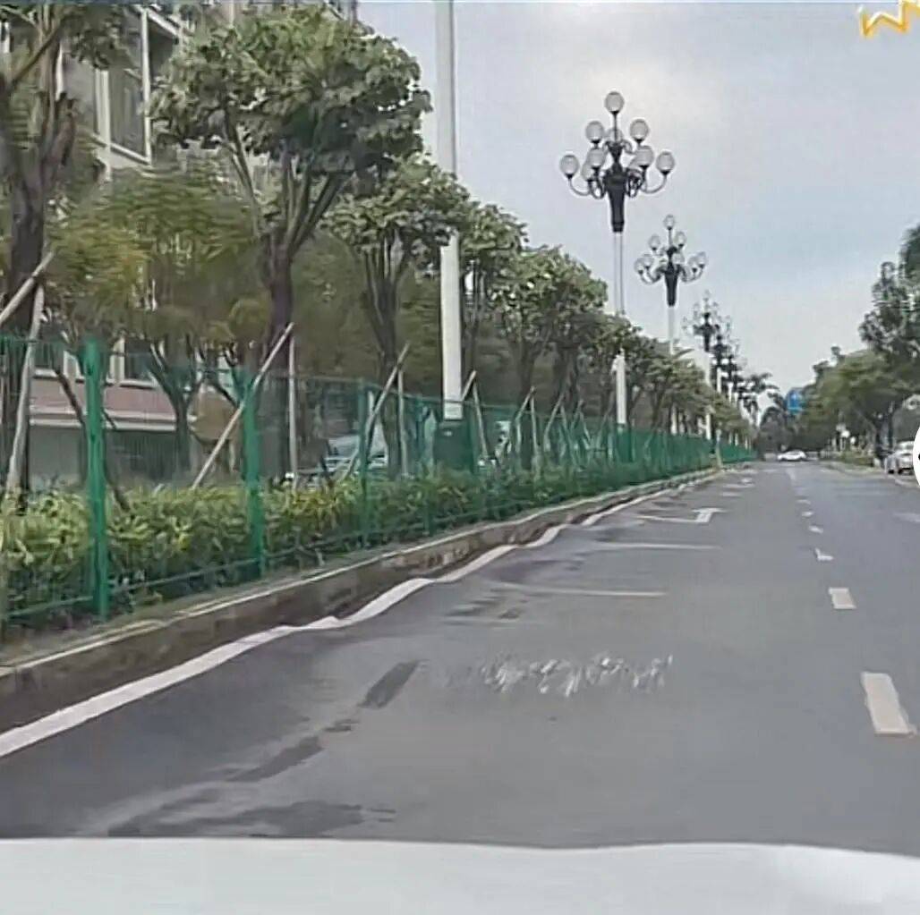 珠海一段“波浪路”频刮底盘，市民称“开车像坐船”，网友发视频盼早维修，官方回应：道路持续不均匀下沉，已启动治理招标工作
