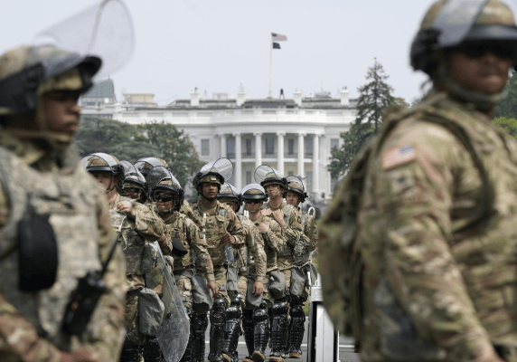 历史再次重演！特朗普通告全球：已授权中情局在委内瑞拉开展行动，美军特遣队已就位，局势一触即发