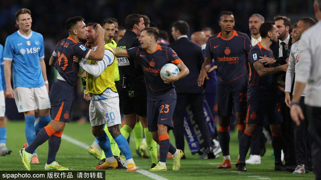 恩怨不休！孔蒂与劳塔罗场上对骂 昔日在国米打拳击和解