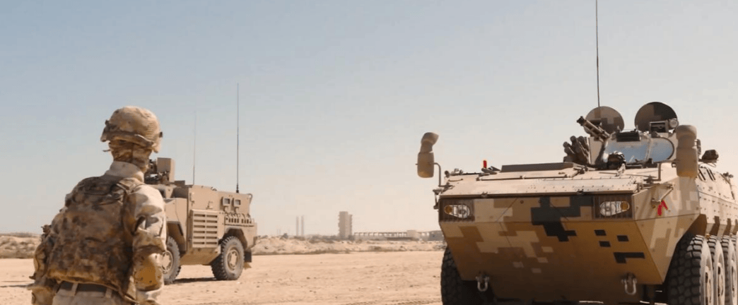 我军重装备首次现身沙特!08步战搭配20式枪族,惊艳亮相中沙联演