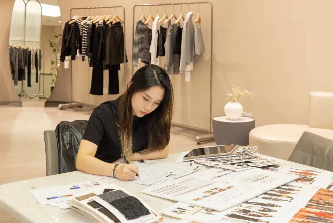 太酷了！15岁留学，虎门00后女孩回乡创立了自己的品牌