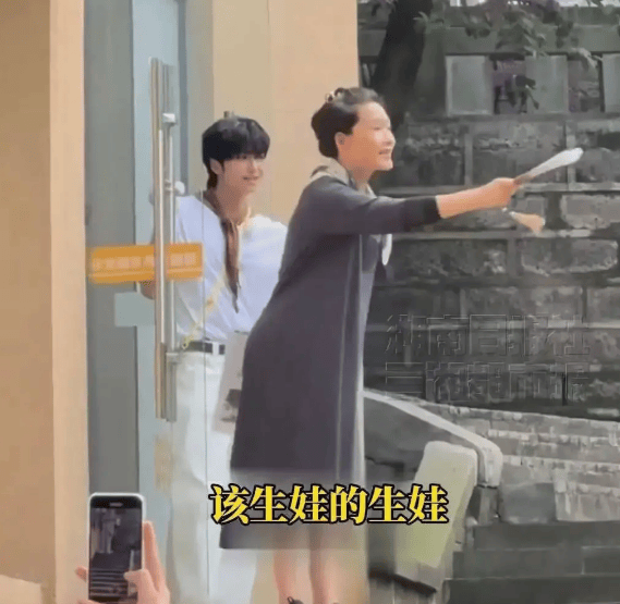 考古|何赛飞录节目把刘嘉玲刘晓庆等嘉宾得罪完，她是情商低还是真性情？