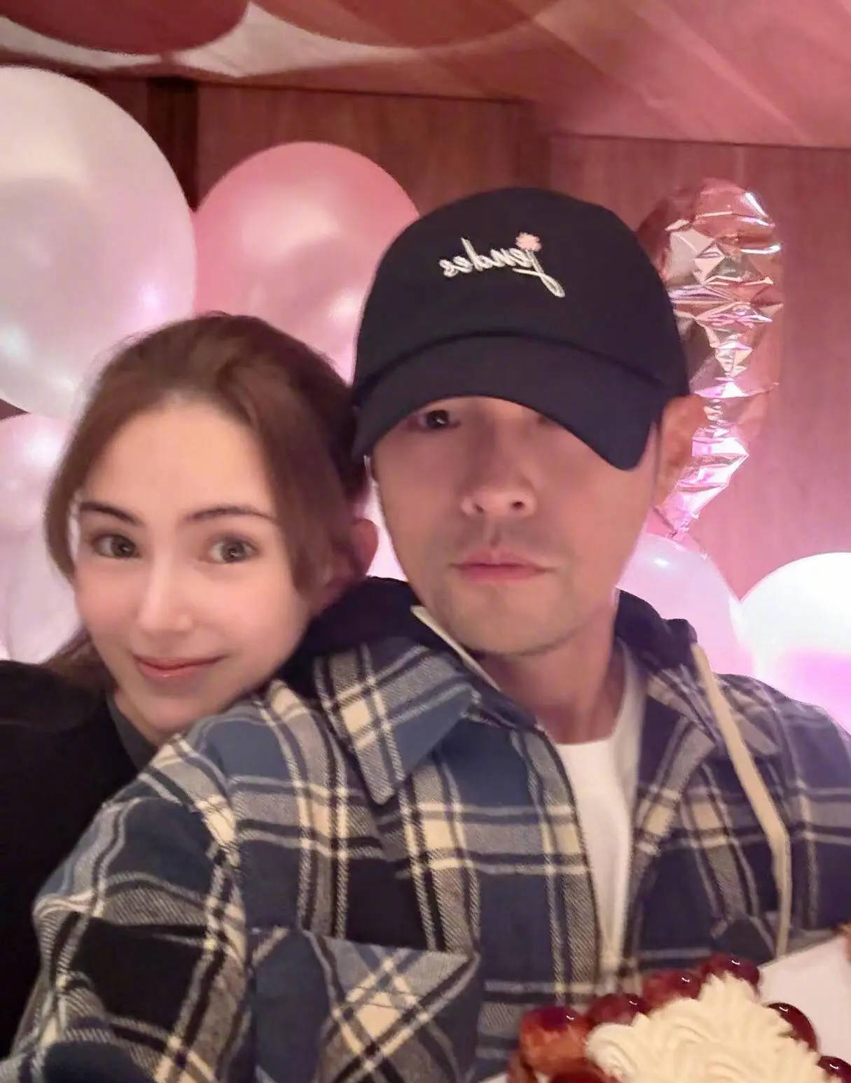 周杰伦发文谈出道25周年感受！昆凌调皮留言称老公话变多了