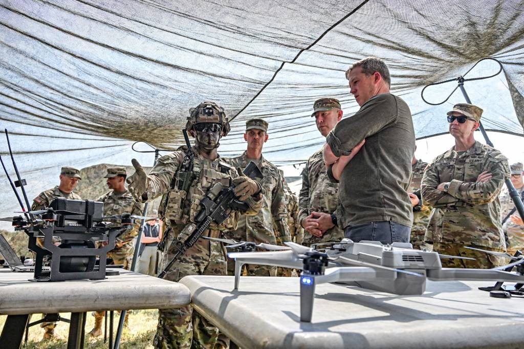 福建舰亮相后，美国计划在两到三年内，采购100万架无人机，减少对中国供应链的依赖