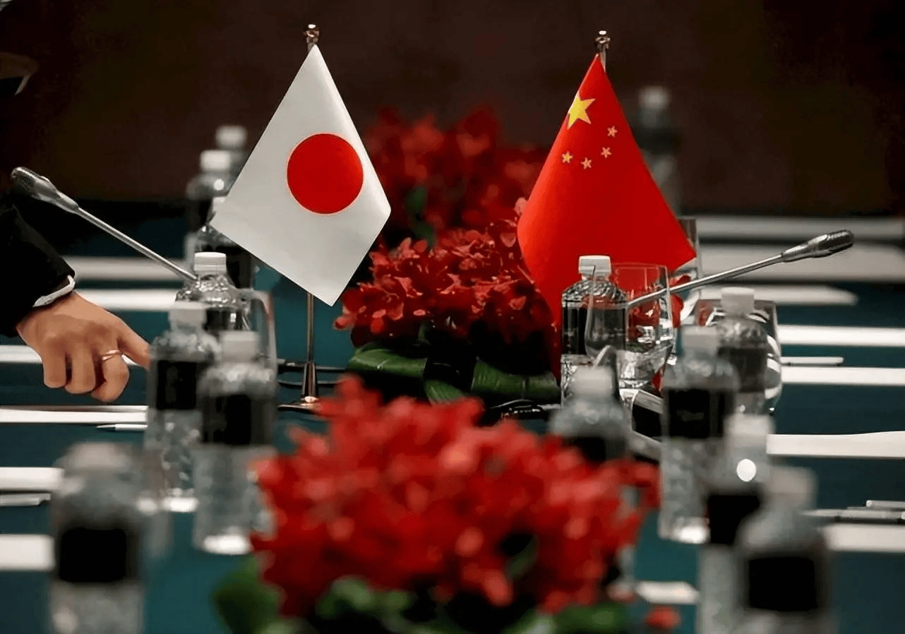 全面反华？高市早苗连开2枪，为出兵台海铺路，解放军舰机已出动