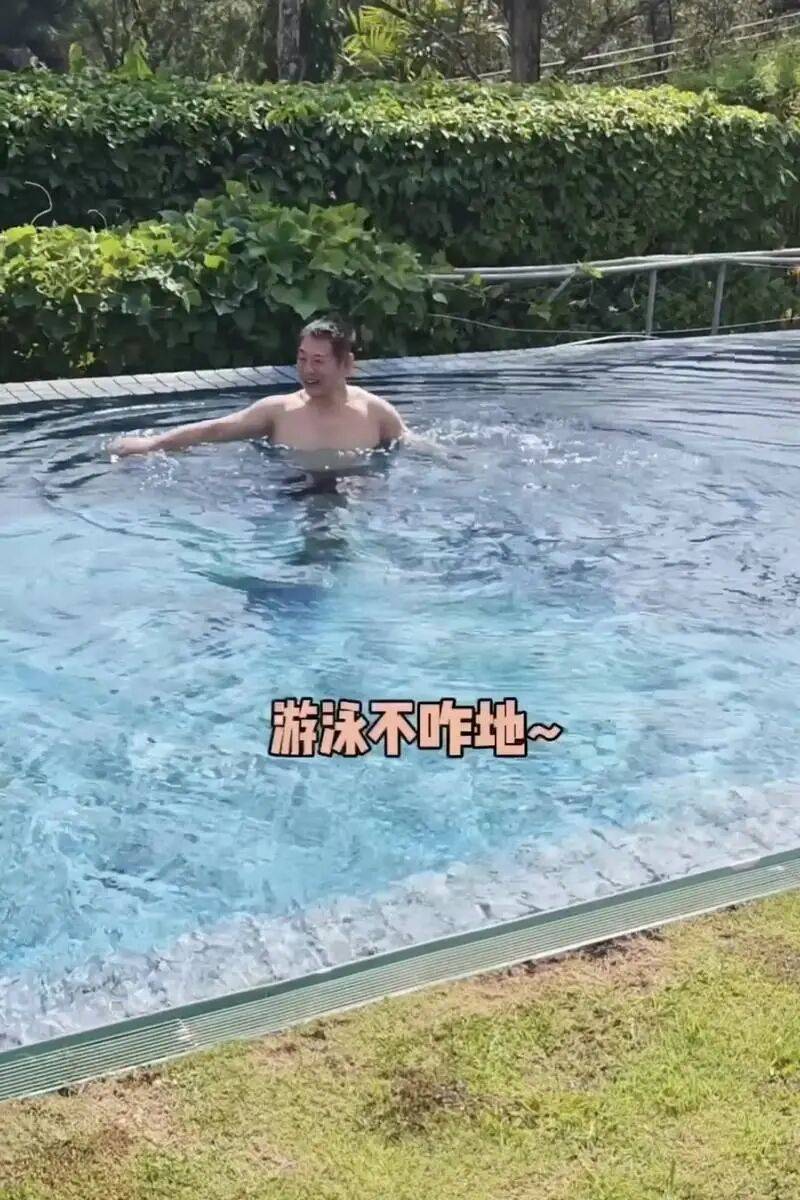 考古|李连杰晒游泳照状态重返巅峰！武打多年受伤频繁又患甲亢，功夫皇帝一路走来太不易
