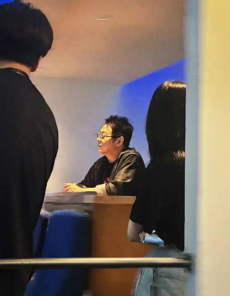 考古|李连杰晒游泳照状态重返巅峰！武打多年受伤频繁又患甲亢，功夫皇帝一路走来太不易