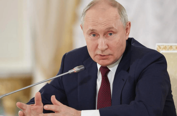 外交圈炸锅！拉夫罗夫与普京关系紧张，或因强硬立场下台？俄罗斯官方紧急辟谣，事不简单