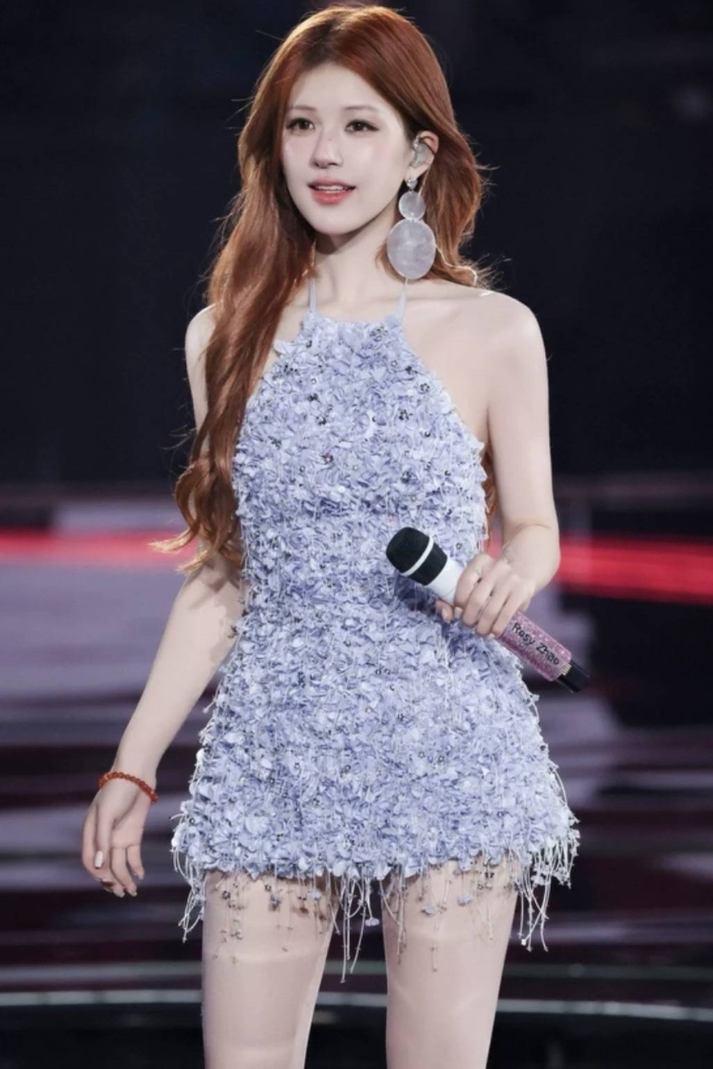 赵露思27岁生日音乐会好炸，6套造型高定配高珠杀翻全场