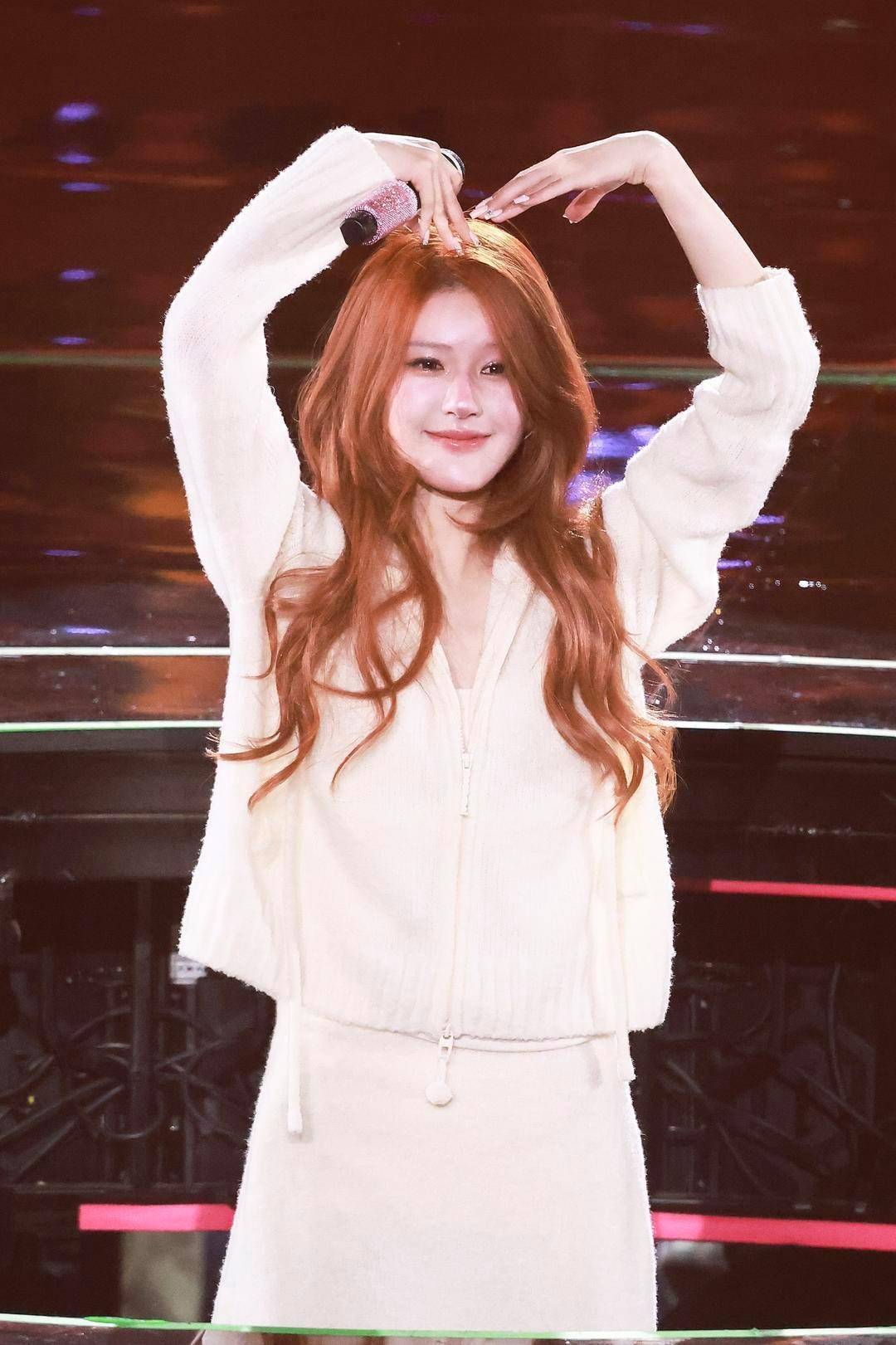 赵露思27岁生日音乐会好炸，6套造型高定配高珠杀翻全场