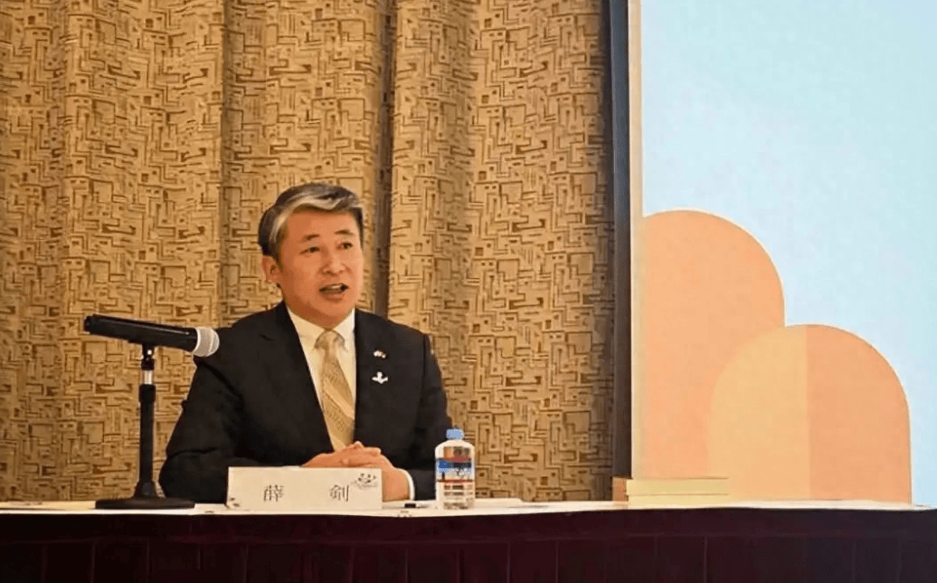 连美驻日大使都开始插手了，薛剑总领事遭围攻，若被驱逐中方必对等回应